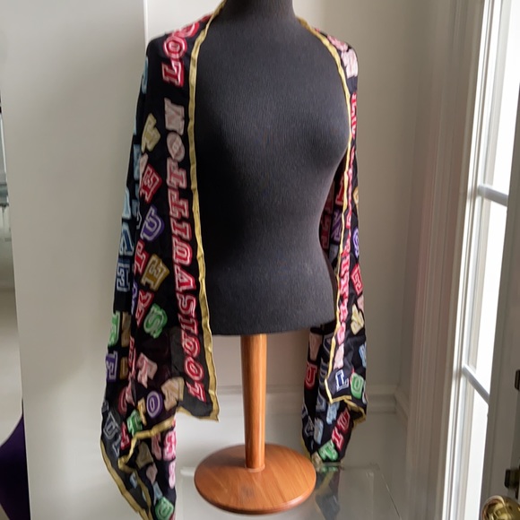 Louis Vuitton Silk Scarf/Wrap - Picture 13 of 16